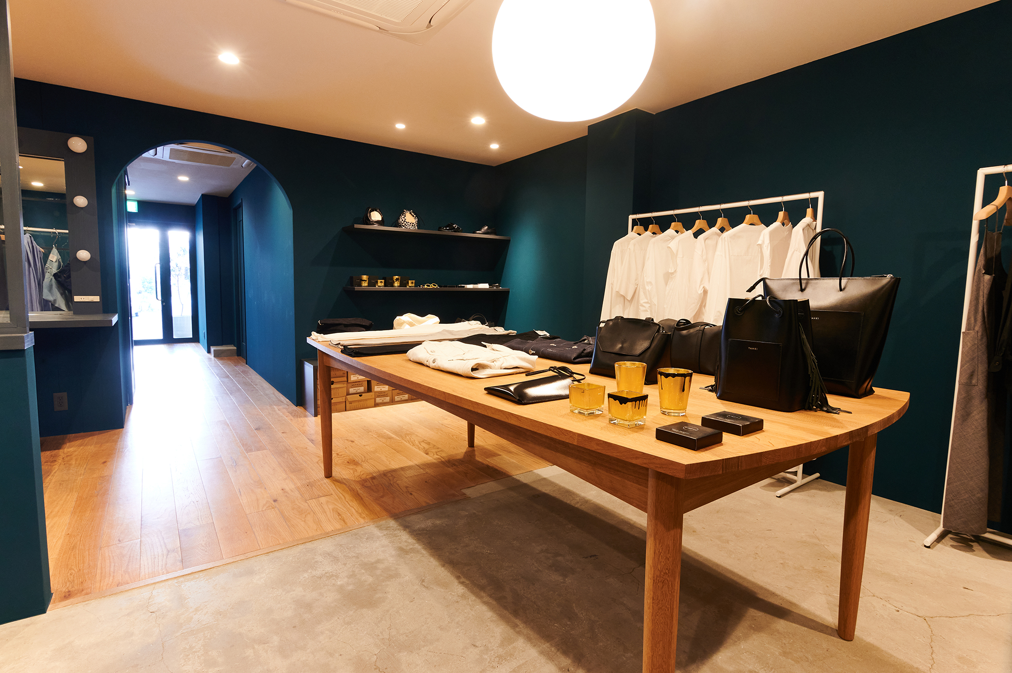 えがお洋品店の店内