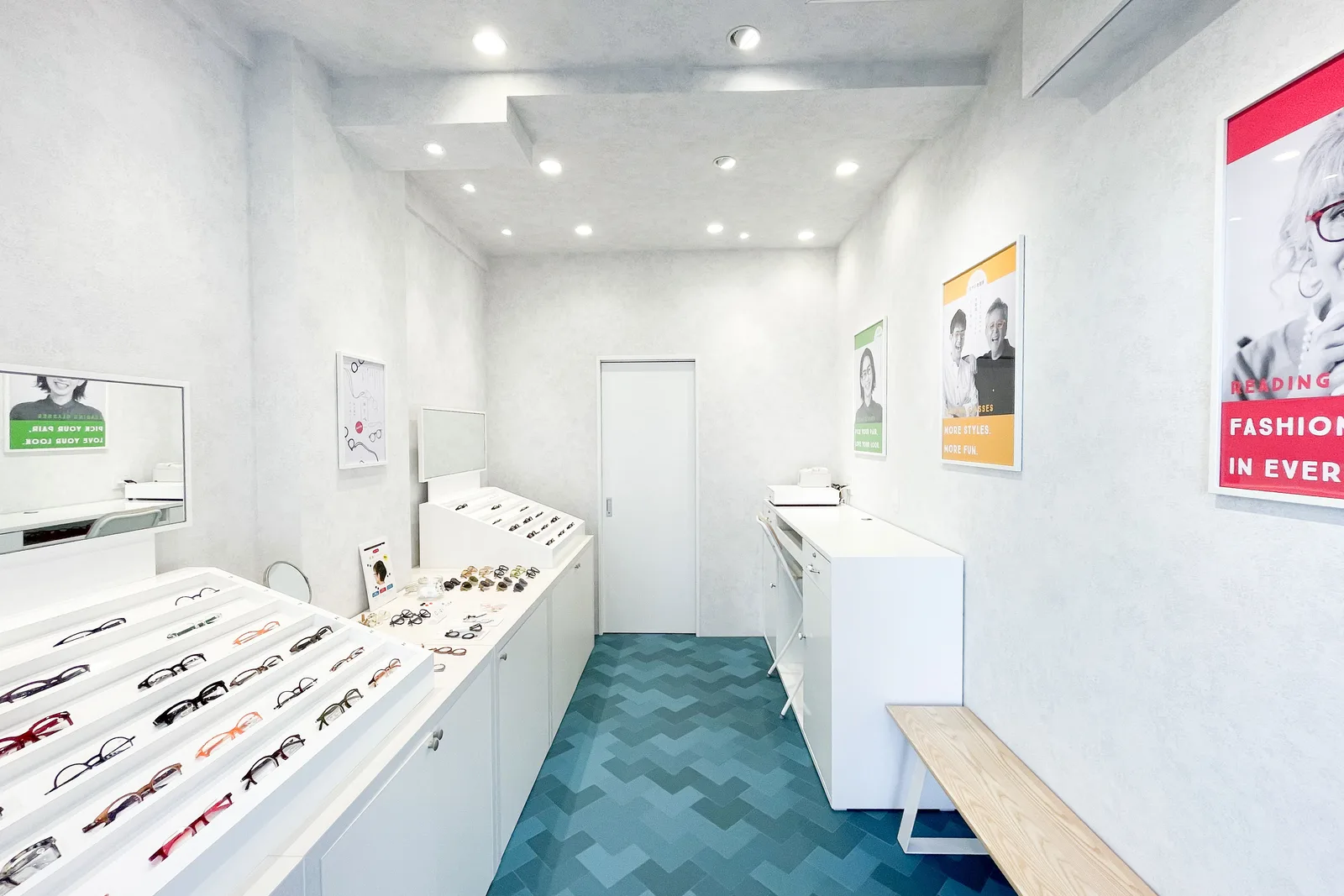 えがお老眼鏡の店内