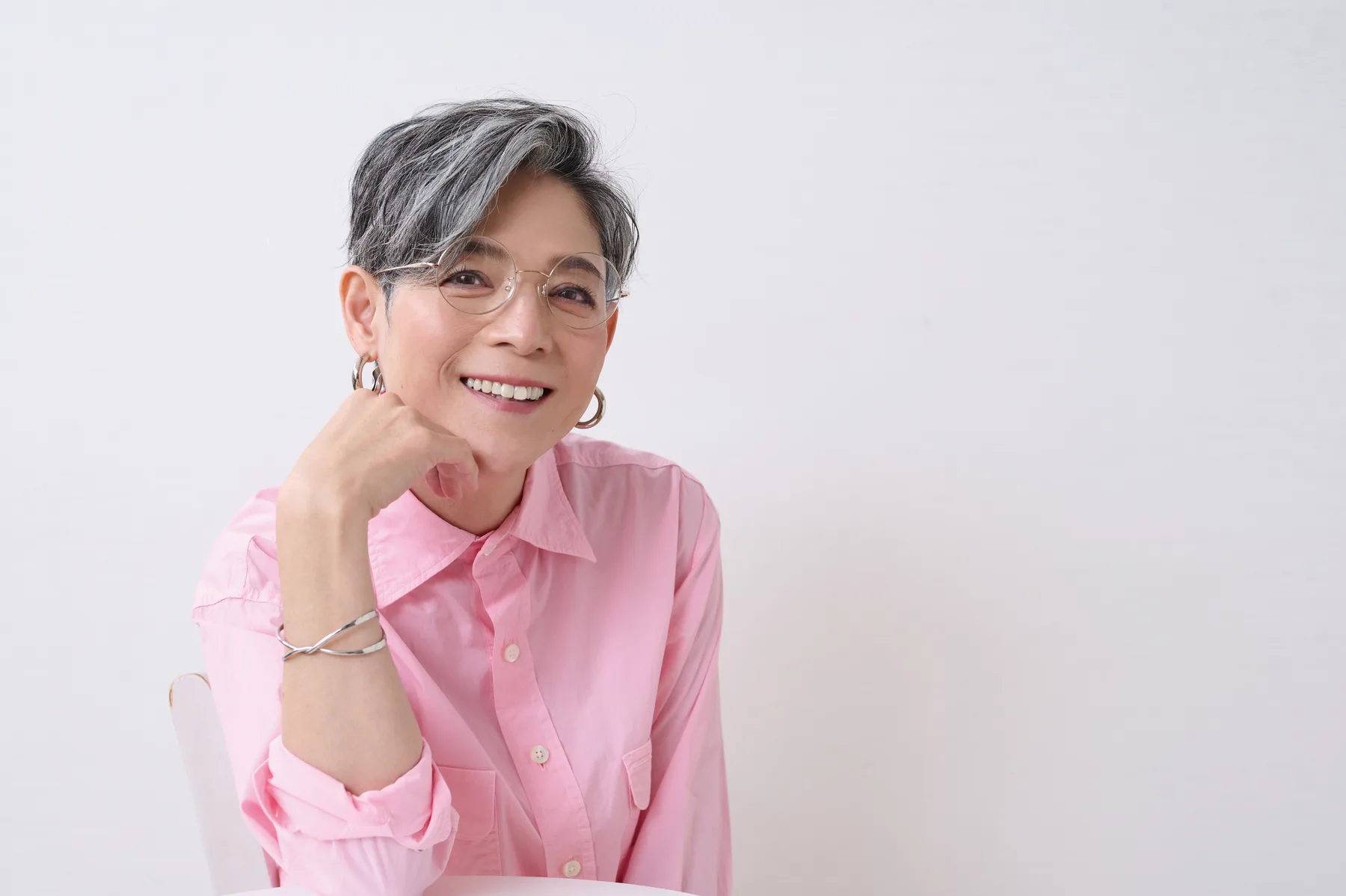 シニア世代の女性が写るEGAOの制作現場